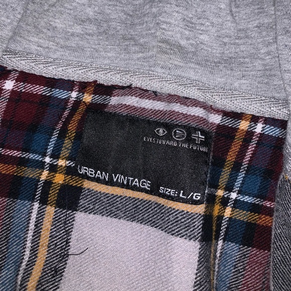 Men’s Urban Vintage Hooded Plaid Button Shirt (Large). - Picture 2 of 3